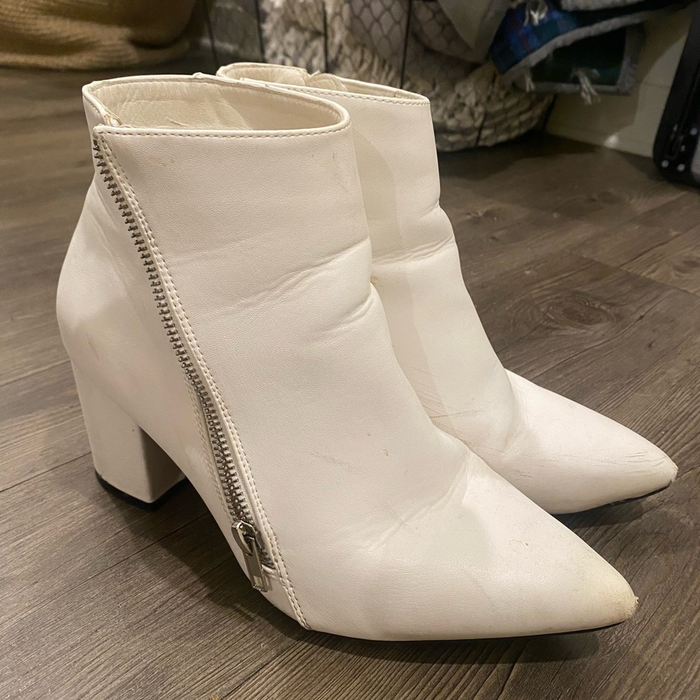 White Trendy Boots size 7.5